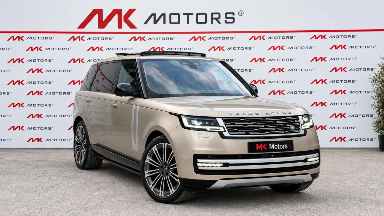 MK Motors'ta altın rengi Range Rover Autobiography