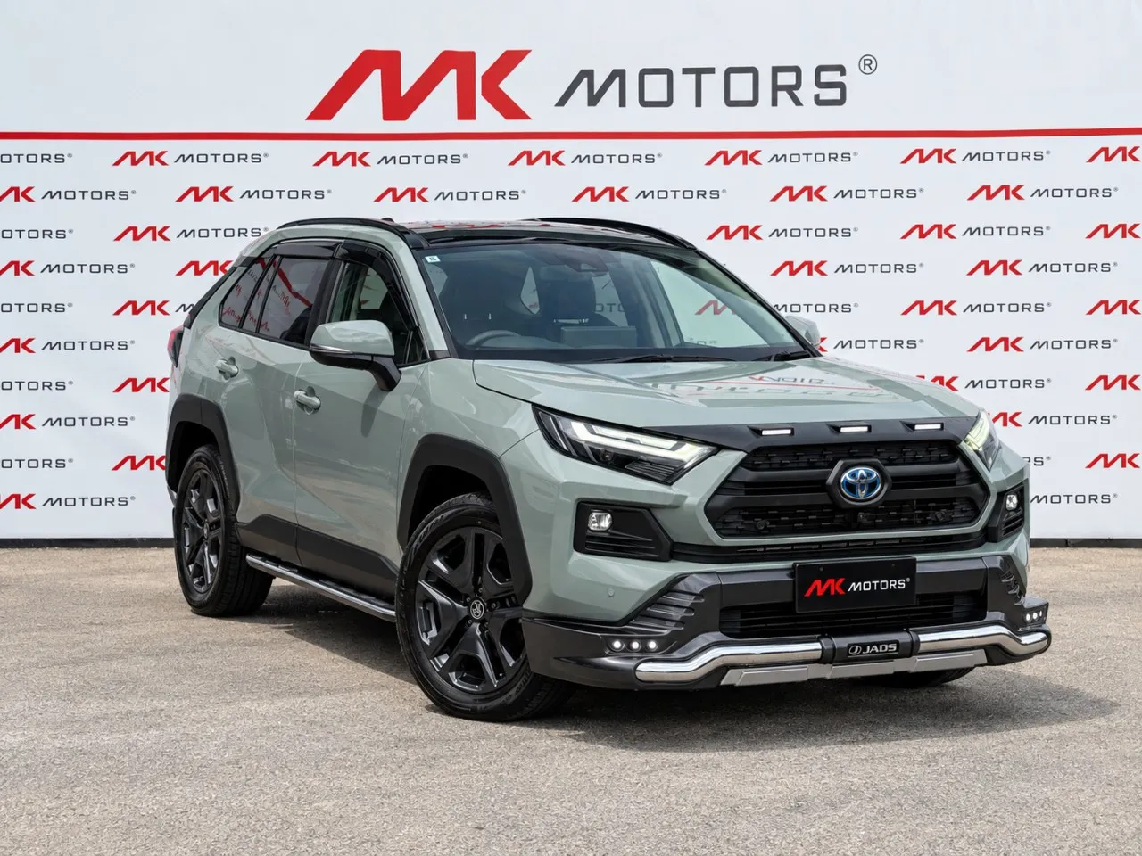 MK Motors'ta yeşil Toyota RAV4